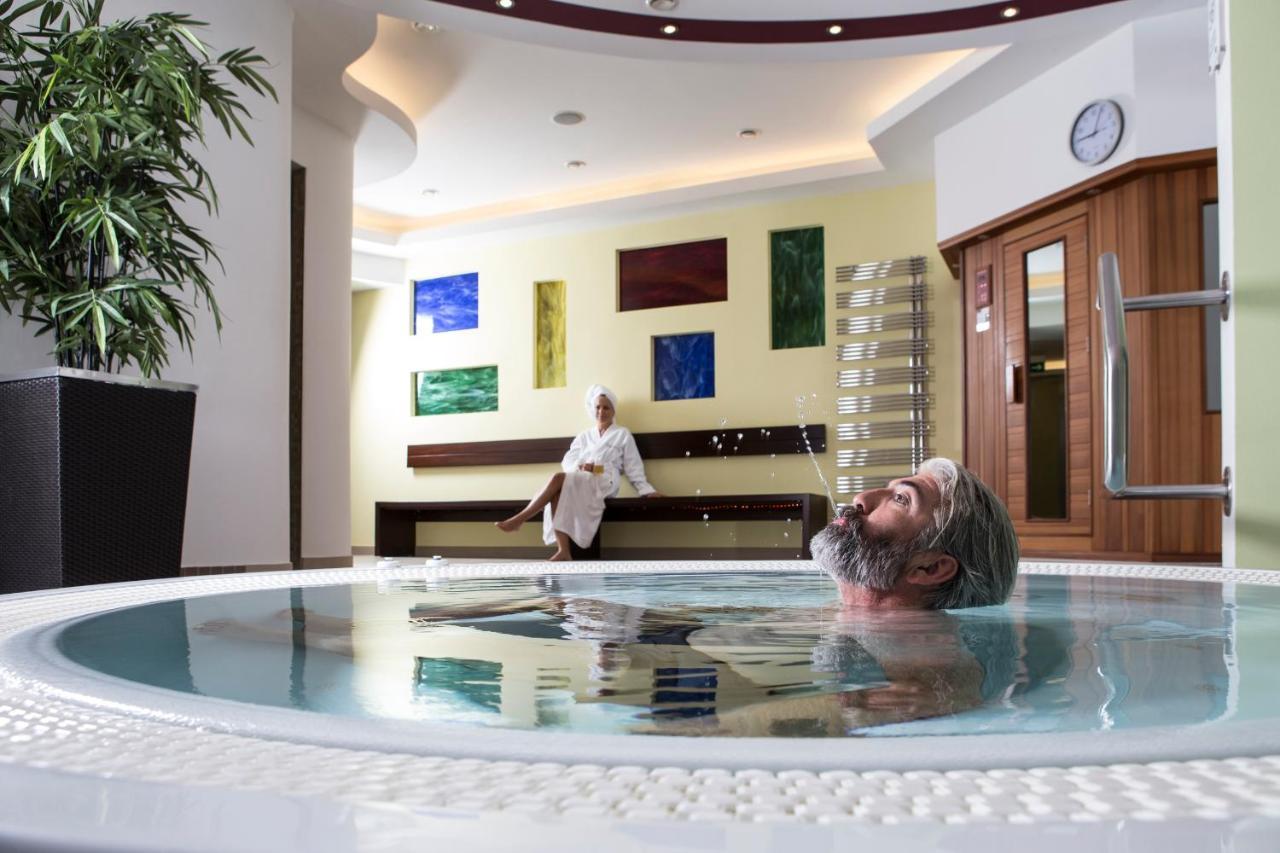 Johannesbad Hotel Phoenix บาดฟึสซิง ภายนอก รูปภาพ